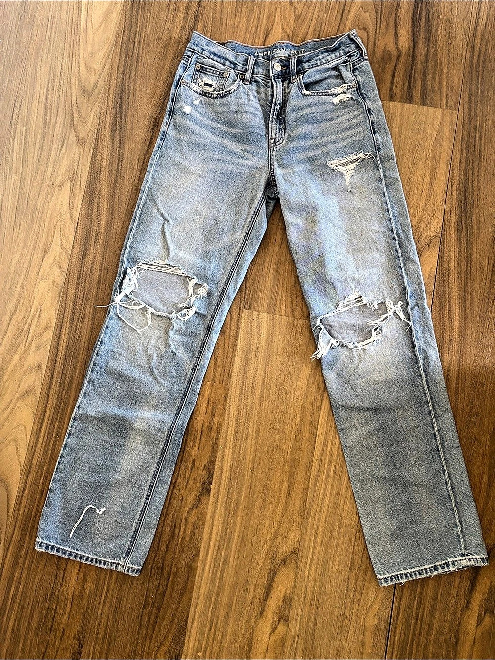 American Eagle Women's Distressed Straight Leg Jeans Size 4